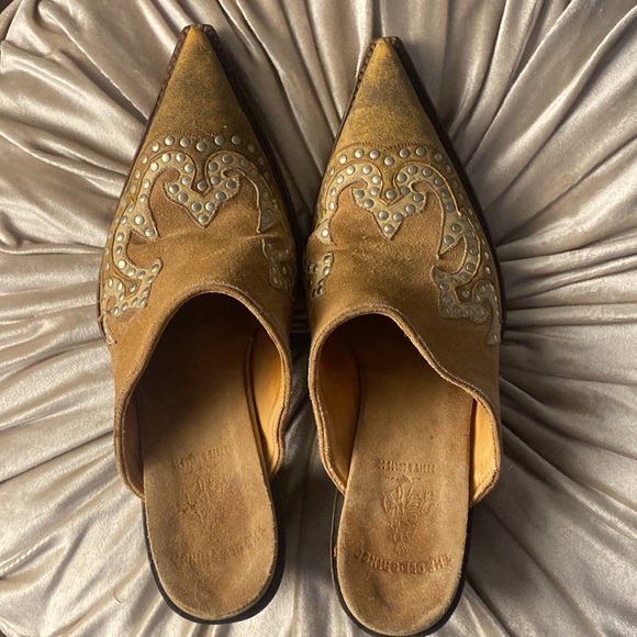Old Gringo Shoes - 🎀 Old Gringo Embroidered Leather Studded Western Cowboy Mule Golden Brown 6.5
